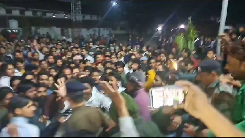 Muslims mob in Damoh MP police muslims threatened in mp